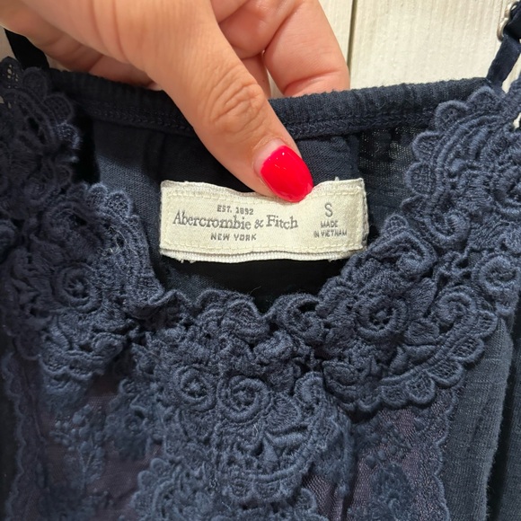 ABERCROMBIE & FITCH Women’s Adjustable Floral Lace Tank Top w/ Bow - navy size S - Picture 3 of 5